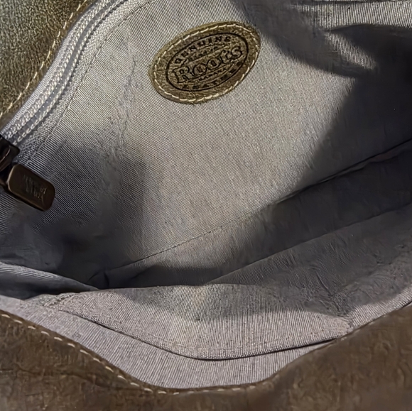 ROOTS Cross Saddle Tribe Crossbody, Hand-made In Canada Natural Italian Leather - Picture 9 of 16